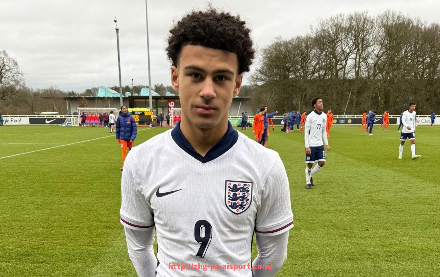 爱体育-英超狼队球衣历年主客场设计演变图鉴